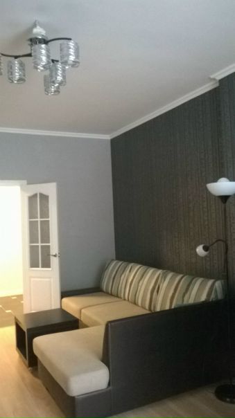 Фото: Сдам трехкомнатную квартиру 110 м2 — 69 000 p.<br>Сдам трехкомнатную квартиру 110 м2 на 5 этаже нового 15-этажного дома по адресу ул. 6-я Радиальная, д. 5, корп. 2. Есть мебель и бытовая техника, в том числе стиральная и посудомоечная машины, две гардеробные комнаты, два санузла, две застекленные лоджии. В одной из комнат стоят многофункциональный силовой тренажер и велотренажер. Установлены кондиционеры в двух комнатах, есть телевидение, интернет. В жилом комплексе работают магазины, аптека, супермаркет. До детского сада и школы 3 минуты пешком. Можно семье с детьми. Квартира от собственника, без комиссии. Коммунальные платежи за счет арендатора. Пожалуйста, звоните по любым вопросам по телефону +79255143607, Татьяна.