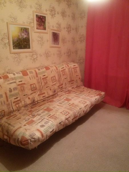 Сдается комната в 2х комнатной квартире строго для одной девушки. <br>Метро Кунцевская, 15-20 минут от метро, на транспорте 5. Комната небольшая, но уютная, примерно 8-10 метров. Большой шкаф, двухместный диван, компьютерный стол, тумбочки. Окна стекло пакеты. <br>Во второй комнате проживаю я, у меня есть кошка, поэтому любовь к животным обязательна- я периодически уезжаю и за кошкой нужно будет присматривать))) <br>Оплата 16750 включая коммунальные и интернет, залог 15000. Освободится в течении пары дней.<br> Шикалова - фото Фото: Сдается комната в 2х комнатной квартире строго для одной девушки. <br>Метро Кунцевская, 15-20 минут от метро, на транспорте 5. Комната небольшая, но уютная, примерно 8-10 метров. Большой шкаф, двухместный диван, компьютерный стол, тумбочки. Окна стекло пакеты. <br>Во второй комнате проживаю я, у меня есть кошка, поэтому любовь к животным обязательна- я периодически уезжаю и за кошкой нужно будет присматривать))) <br>Оплата 16750 включая коммунальные и интернет, залог 15000. Освободится в течении пары дней.<br> Шикалова