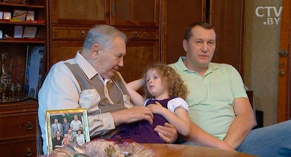 Novosti Ya Ego Votknul Golovoyu V Kovyor I Kogda Uhodyat Obyazatelno Poceluyut Aleksandr Medved O Karere I Lyubimyh Vnuchkah