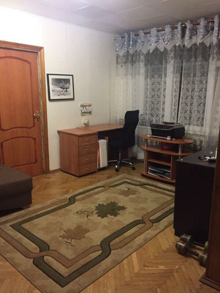 Сдам комнату в 2-комнатной квартире м. Кузьминки (10 мин пешком до метро)<br>Без комиссии и залога, 16 тыс.руб в месяц(все платежи включены и интернет)<br>В комнате: 2 дивана, комод для вещей, письменный стол. В квартире есть все удобства<br>В соседях только девушка! Без вп и животных. Ищу не просто соседа, а друга и хорошего собеседника))Заезд возможен с 27 ноября<br><br> Зайцева - фото Фото: Сдам комнату в 2-комнатной квартире м. Кузьминки (10 мин пешком до метро)<br>Без комиссии и залога, 16 тыс.руб в месяц(все платежи включены и интернет)<br>В комнате: 2 дивана, комод для вещей, письменный стол. В квартире есть все удобства<br>В соседях только девушка! Без вп и животных. Ищу не просто соседа, а друга и хорошего собеседника))Заезд возможен с 27 ноября<br><br> Зайцева
