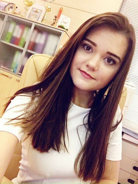 Фото: Здравствуйте, хочу переехать от родителей, уже куда нибудь  я рассматриваю варианты:<br>1. Снять однокомнатную квартиру <br>2. Подселиться <br>3. Найти людей с которыми можно заняться поиском квартиры.<br><br>Требования: <br>а) до метро не более 15 минут<br>б) что бы от метро Аэропорт было в 20-25 минутах езды<br>в)снимаю одна до 20000р, если снимаю с кем-то до 15000р<br>г) не бабушкин вариант <br><br>О себе: <br>Мне 21, не курю, редко выпиваю, работаю графиком 10-19, не конфликтная, а очень даже веселая <br>Жду предложений  Заранее спасибо, за потраченное вами время)<br><br> Лебедева