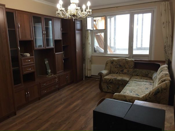 Сдается комната в 2к квартире от собственника без комиссии и залога!<br>Выезжаю, ищу замену вместо себя.<br>В другой комнате проживают 2 девушки, по всем вопросам пишите им<br>!!!!<br> около 15 кв.м., есть застекленный балкон, мебель можете увидеть на фото. Не супер евро, но свежий ремонт, все чисто и уютно. <br>15000р./месяц, м. Первомайская, пешком 15-20 мин, на транспорте 7 минут - фото Фото: Сдается комната в 2к квартире от собственника без комиссии и залога!<br>Выезжаю, ищу замену вместо себя.<br>В другой комнате проживают 2 девушки, по всем вопросам пишите им<br>!!!!<br> около 15 кв.м., есть застекленный балкон, мебель можете увидеть на фото. Не супер евро, но свежий ремонт, все чисто и уютно. <br>15000р./месяц, м. Первомайская, пешком 15-20 мин, на транспорте 7 минут