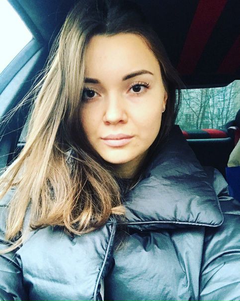 Всем привет! Попытка номер N<br> ищу изолированную комнату в шаговой доступности от метро не дальше 5 станций от кольца в пределах 20 тысяч (все включено)<br> минимализм в квартире и чистоплотность соседей очень важны для меня (не пустые слова!). Важно, чтобы соседи друг друга уважали, вечеринок не устраивали и дом был местом отдыха.<br> о себе: из Астаны (Казахстан), жила и училась в Германии, помимо этого закончила МГУ (филолог русского языка и литературы), сейчас в поисках работы. Жаворонок (рано ложусь, рано встаю). <br>Аккуратна, порядочна, платежеспособна. Славянской внешности - для некоторых это ведь важно :)<br>Люблю йогу и кроссфит. Своевременную оплату гарантирую. Ночами сплю <br> Mukhitdinova - фото Фото: Всем привет! Попытка номер N<br> ищу изолированную комнату в шаговой доступности от метро не дальше 5 станций от кольца в пределах 20 тысяч (все включено)<br> минимализм в квартире и чистоплотность соседей очень важны для меня (не пустые слова!). Важно, чтобы соседи друг друга уважали, вечеринок не устраивали и дом был местом отдыха.<br> о себе: из Астаны (Казахстан), жила и училась в Германии, помимо этого закончила МГУ (филолог русского языка и литературы), сейчас в поисках работы. Жаворонок (рано ложусь, рано встаю). <br>Аккуратна, порядочна, платежеспособна. Славянской внешности - для некоторых это ведь важно :)<br>Люблю йогу и кроссфит. Своевременную оплату гарантирую. Ночами сплю <br> Mukhitdinova