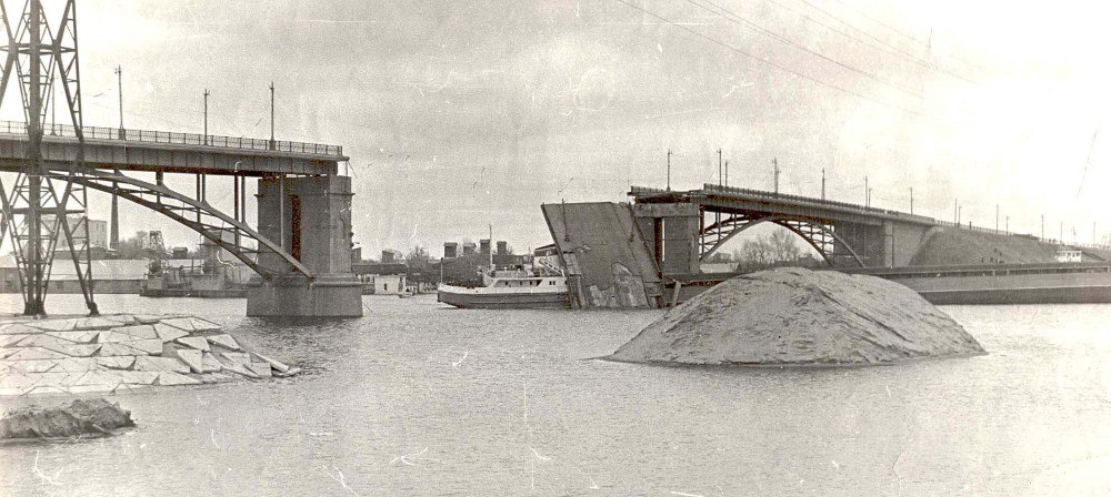 Мост куйбышева. Крушение моста в Самаре в 1971. Крушение моста через реку Самарку в Самаре 1971 году. ЖД мост Самара. Мост через реку Самара в Самаре.