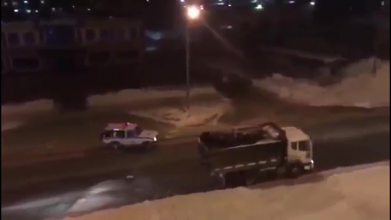 Полиция забросала угонщика снежками