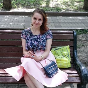 Фото: Здравствуйте! Студентка, 24 года. Сниму уютную комнату в хороших условиях либо подселюсь к девушке в песшей доступности от метро. По стоимости около 15000 (вкл. ком.услуги), Без залога и депозитов. Платежеспособная, адекватная, не шумная, дружелюбная чего ожидаю и от соседей. Животных нет, и не хотела бы видеть в арендуемой квартире. <br>Квартира должна быть: с необходимой мебелью и техникой, ремонт не 