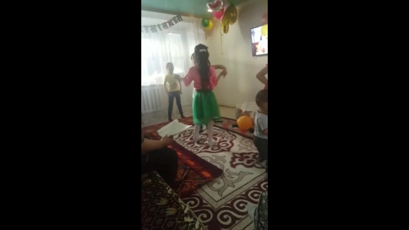 балапаным кыздармен билеп жур