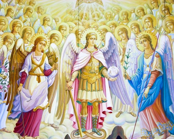 21 ноября - Собор Архистратига Михаила и прочих Небесных Сил бесплотных. Архангелов Гавриила, Рафаила, Уриила, Селафиила, Иегудиила, Варахиила и Иеремиила. <br>Это большой православный праздник, веселый и светлый - Собор Архистратига Михаила и прочих Небесных Сил бесплотных – ангелов, сотворенных Богом прежде человека и обычно недоступных земному зрению. Человеку, принявшему святое крещение, Богом дается на всю жизнь ангел-хранитель. Поэтому праздник этот считается вторым днем ангела всех православных христиан. <br>Михаил в переводе с еврейского «Кто яко Бог». Он верный служитель Божий, совершивший множество подвигов во славу Господа. С древних времен архистратиг Михаил известен своими чудесами. Это особо почитаемый на Руси святой. На иконах он изображается попирающим ногами диавола, в левой руке он держит зеленую финиковую ветвь, в правой – копье с белой хоругвью (иногда пламенный меч), на которой начертан крест. <br><br>Архистратиг Михаил - духовный заступник России, покровитель ряда полков и кораблей. Святой архангел Михаил был покровителем такого рода оружия, как инженерные войска русской армии. Его изображение было на гербе Киева, в честь него назван Архангельск. В почитании архистратига Михаила строились по России многочисленные храмы, в том числе Архангельский собор Московского Кремля, его скульптура венчает Александрийский столп в Санкт-Петербурге. <br>Православные христиане веруют, что Архангел Михаил, преславный победитель диавола («денницы»), не оставит и всякую христианскую душу, проходящую, по исходе своем из тела, воздушные мытарства. - фото Фото: 21 ноября - Собор Архистратига Михаила и прочих Небесных Сил бесплотных. Архангелов Гавриила, Рафаила, Уриила, Селафиила, Иегудиила, Варахиила и Иеремиила. <br>Это большой православный праздник, веселый и светлый - Собор Архистратига Михаила и прочих Небесных Сил бесплотных – ангелов, сотворенных Богом прежде человека и обычно недоступных земному зрению. Человеку, принявшему святое крещение, Богом дается на всю жизнь ангел-хранитель. Поэтому праздник этот считается вторым днем ангела всех православных христиан. <br>Михаил в переводе с еврейского «Кто яко Бог». Он верный служитель Божий, совершивший множество подвигов во славу Господа. С древних времен архистратиг Михаил известен своими чудесами. Это особо почитаемый на Руси святой. На иконах он изображается попирающим ногами диавола, в левой руке он держит зеленую финиковую ветвь, в правой – копье с белой хоругвью (иногда пламенный меч), на которой начертан крест. <br><br>Архистратиг Михаил - духовный заступник России, покровитель ряда полков и кораблей. Святой архангел Михаил был покровителем такого рода оружия, как инженерные войска русской армии. Его изображение было на гербе Киева, в честь него назван Архангельск. В почитании архистратига Михаила строились по России многочисленные храмы, в том числе Архангельский собор Московского Кремля, его скульптура венчает Александрийский столп в Санкт-Петербурге. <br>Православные христиане веруют, что Архангел Михаил, преславный победитель диавола («денницы»), не оставит и всякую христианскую душу, проходящую, по исходе своем из тела, воздушные мытарства.