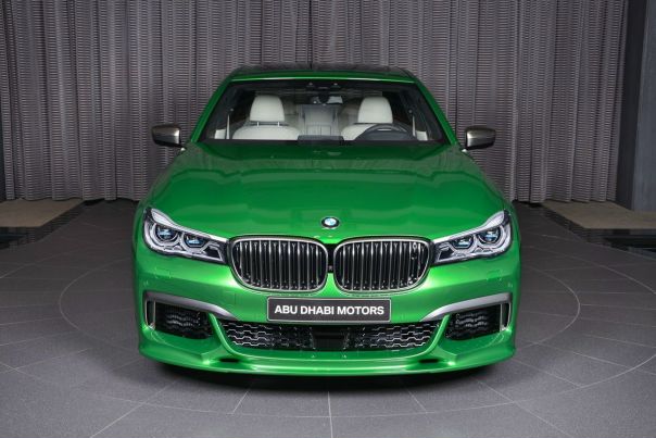 #BMW M760LI (G12) в цвете: “Rallye Green”