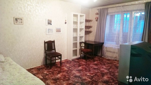 Фото: АГЕНТАМ НЕ ЗВОНИТЬ. Хозяйка, сдаю однокомнатную квартиру с застекленной лоджией, 7 минут на маршрутке от м. Щелковская. Сдам Русской семейной паре, или женщине, возможно с детьми. На длительный срок. Светлая однокомнатная квартира с застекленной лоджией, косметический ремонт, 7 этаж, окна во двор, в квартире всегда тихо. Вся мебель и посуда присутствуют. <br>Проведен Интернет, городской телефон. Просторная комната 22 кв метра: большая двухспальная кровать (новый матрас), цветной телевизор, трехстворчатый бельевой шкаф, стол, новый белый книжный шкаф, дополнительное спальное место, новый ковролин во всю комнату, пылесос. Большая Застекленная Лоджия, новые раздвижные окна, лоджия внутри обшита вагонкой, современное напольное покрытие. Коридор с встроеными шкафами, новый ковролин, большое зеркало. В ванне новая сантехника, новый линолеум, косметический ремонт. Кухня: стиральная машина, плита Гефест, холодильник, музыкальный центр, белый кухонный гарнитур для посуды: шкафчики, тумбочки, стол, стулья и табуреты, ложки, вилки, чайник, тарелки, все есть. Оплата 29 тыс руб. АГЕНТАМ НЕ ЗВОНИТЬ!!!