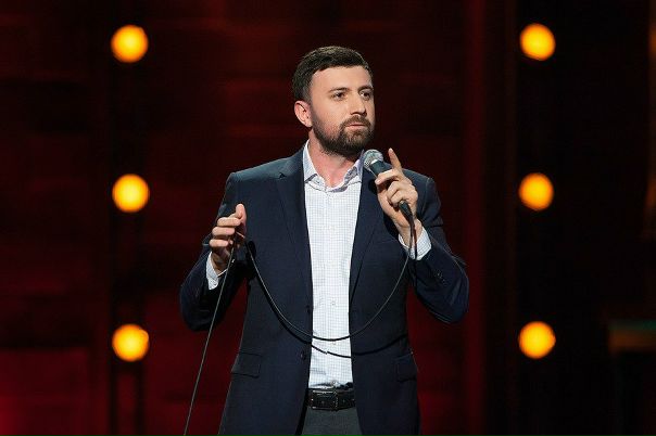 2 ноября в 10:00 гостем «Подъёмников» станет российский юморист, бывший участник команды КВН «Пирамида» и постоянный резидент проекта «Stand Up» Тимур Каргинов. Ждем ваших вопросов гостю на НАШ мобильный портал 6556.