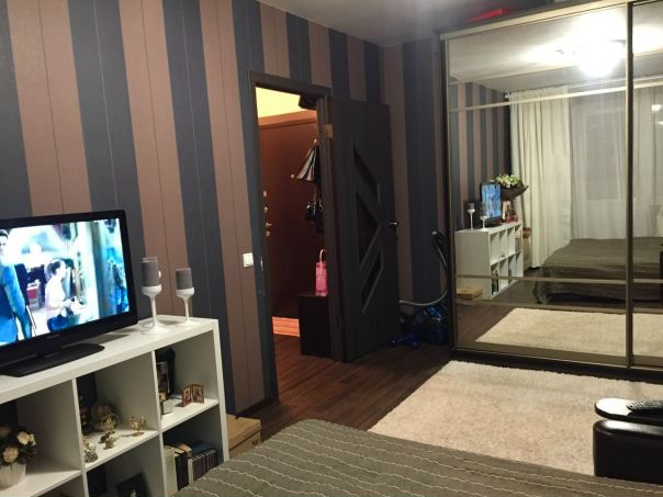 г. Санкт-Петербург<br><br>Кузнецова пр., 12к2<br><br>Однокомнатная квартира, 37 кв.м., кухя 8 кв.м., 11/23 эт. в современном доме 2012 года постройки. ЖК «Острова». Одноподъездный дом. Рядом Финский залив, большой парк.<br>В квартире выполнен качественный ремонт, в подарок покупателю остается практически новая мебель. Панорамный вид из окна. Большая лоджия. <br>Квартира продается в прямой продаже, с указанием полной стоимости квартиры. Документы к сделке готовы.<br>3 930 000 руб. - фото Фото: г. Санкт-Петербург<br><br>Кузнецова пр., 12к2<br><br>Однокомнатная квартира, 37 кв.м., кухя 8 кв.м., 11/23 эт. в современном доме 2012 года постройки. ЖК «Острова». Одноподъездный дом. Рядом Финский залив, большой парк.<br>В квартире выполнен качественный ремонт, в подарок покупателю остается практически новая мебель. Панорамный вид из окна. Большая лоджия. <br>Квартира продается в прямой продаже, с указанием полной стоимости квартиры. Документы к сделке готовы.<br>3 930 000 руб.