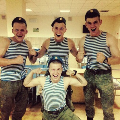 Поза думающего десантника фото