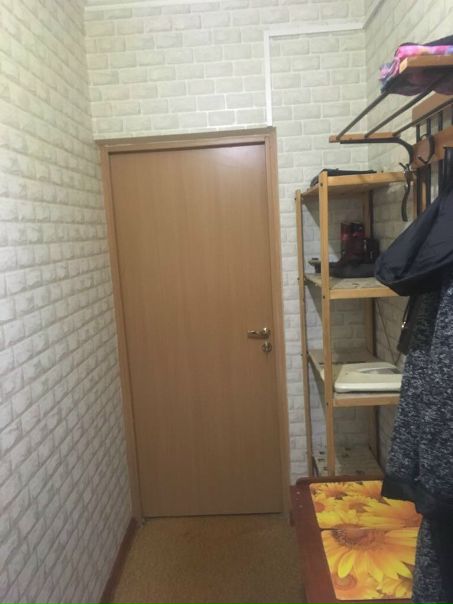 Фото: Сдаётся комната 18м2 в 2-х комнатной квартире до м Академика янгеля 7-10 мин пешком.<br>В другой комнате проживает женщина 50 лет.<br>Цена 17 тыс + счётчики. Депозит можно разбить<br>Желательно женщину/девушку или пару
