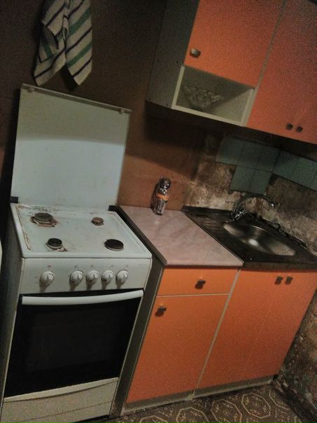 Сдается трехкомнатная квартира.м бабушкинская.10 минут транспортом до дома. Панельный дом 3-й этаж 9-этажного дома. Ремонт старый.Вся мебель и техника в наличии.Сдаеться вся-35.000 +счетчики или же по комнатам- 1.Изолированная комната -11.6 м2(фото нет)-там есть диван, стенка,стол и кресло-12.000/месяц+счетчики. 2. Cмежная комната большая-20 м2-там есть- телевизор,шкаф,стол, матрас двухспальный,стойка для одежды, комод, зеркало- 20/000+счетчики. 3. Изолированная комната с балконом-12м2-там есть--раскладушка, два кресла, секретер, журнальный стол-12/.000+счетчики. Оплата первого месяца проживания и депозит в такой же сумме что и цена комнаты!!! Все комнаты сдаю Только!!! девушкам,аккуратным и платежеспособным!!!!Строго без детей.Можно с небольшим питомцем(кошка или собака).Рассматриваю 3-4х девушек.не более. Мужчин и семейные пары не рассматриваю. В квартире не проведен интернет.<br>Все вопросы по телефону/вацапу - 8-916-453-75-73 - Анастасия. Показы только вечером с 19-20 часов.Можно писать в л/с.С агентами не работаю Сразу бан!!! - фото Фото: Сдается трехкомнатная квартира.м бабушкинская.10 минут транспортом до дома. Панельный дом 3-й этаж 9-этажного дома. Ремонт старый.Вся мебель и техника в наличии.Сдаеться вся-35.000 +счетчики или же по комнатам- 1.Изолированная комната -11.6 м2(фото нет)-там есть диван, стенка,стол и кресло-12.000/месяц+счетчики. 2. Cмежная комната большая-20 м2-там есть- телевизор,шкаф,стол, матрас двухспальный,стойка для одежды, комод, зеркало- 20/000+счетчики. 3. Изолированная комната с балконом-12м2-там есть--раскладушка, два кресла, секретер, журнальный стол-12/.000+счетчики. Оплата первого месяца проживания и депозит в такой же сумме что и цена комнаты!!! Все комнаты сдаю Только!!! девушкам,аккуратным и платежеспособным!!!!Строго без детей.Можно с небольшим питомцем(кошка или собака).Рассматриваю 3-4х девушек.не более. Мужчин и семейные пары не рассматриваю. В квартире не проведен интернет.<br>Все вопросы по телефону/вацапу - 8-916-453-75-73 - Анастасия. Показы только вечером с 19-20 часов.Можно писать в л/с.С агентами не работаю Сразу бан!!!