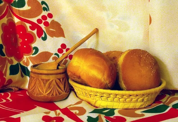 Выпечка хлеба на руси в старину. Булочник филиппов пекарня 19 века. Риме умевший печь хлеб раб. Древний хлеб. Булочник во франции 18 век.