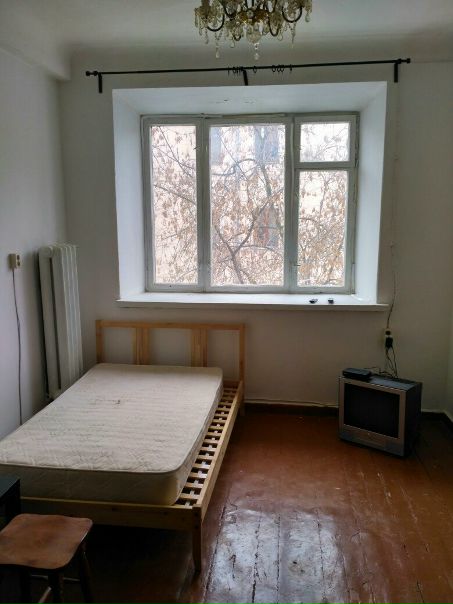 М.Пролетарская <br>2-я Дубровская д.6<br>З-х комнатная квартира.<br>Сдаю 2 смежные .<br>Только для 2-3 девушек, не больше.<br>Только девушки.<br>В 3-й комнате живут 2 девушки уже год. <br>Стоимость 2 смежные комнаты 38000 + электричество по счётчику.<br>Залог 38000, можем разбить на 2 мес.<br>До метро 5 мин. В доме Магнолия. На кухне иногда вылезают тараканы, но редко.<br>Есть вай-фай, есть телевизор с 40+ каналами<br><br> Тюменев - фото Фото: М.Пролетарская <br>2-я Дубровская д.6<br>З-х комнатная квартира.<br>Сдаю 2 смежные .<br>Только для 2-3 девушек, не больше.<br>Только девушки.<br>В 3-й комнате живут 2 девушки уже год. <br>Стоимость 2 смежные комнаты 38000 + электричество по счётчику.<br>Залог 38000, можем разбить на 2 мес.<br>До метро 5 мин. В доме Магнолия. На кухне иногда вылезают тараканы, но редко.<br>Есть вай-фай, есть телевизор с 40+ каналами<br><br> Тюменев