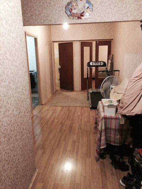 Фото: Всем привет Сдаётся комната для одного человека(девушка или парень значения не имеет)в трёхкомнатной квартире в Новых Химках.Все необходимое в квартире для комфортного проживания имеется.Рядом с домом МЕГА Химки,до метро Планерная 15 мин на маршрутке(остановка от дома в 50 метрах).Соседи- молодые ребята.<br>Стоимость комнаты 11000+к/у ~2000(+ депозит за 1 мес,возможно разбить)<br>По всем интересующим вопросам обращайтесь к Катерине 89684097900 либо Михаил 8 (915) 122-55-06 (лучше писать в вот сап)<br><br> Макарова