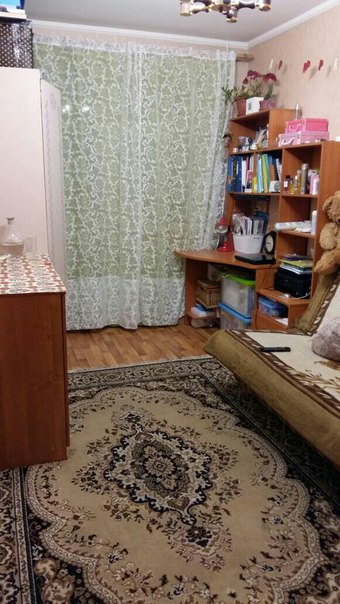 День добрый. Собственница сдает комнату в 2ке с 1 марта на длительный срок. Район Южное Бутово, м. Улица Горчакова, 7 мин, ул. Адмирала Лазарева 42к1. 7этаж, два лифта. Комната 10 м с застекленным балконом. Все необходимое для жизни есть. Диван двухспальный. Ванна с туалетом в кафеле, ремонт в комнате косметический. Кухня 11м, два холодильника. В соседней комнате проживают мама со взрослой дочерью, обе работают. По оплате 20000 в месяц, страховой взнос 10 000 можно разбить, при выезде возвращается, без комиссии, КУ( свет, вода) делятся между проживающими. <br>Ищу славян: девушку, женщину, можно двоих. Без животных, без п/в, платежеспособных, аккуратных. Обязательно заключаю договор. Все документы о собственности предоставляю.<br>Писать в личку. - фото Фото: День добрый. Собственница сдает комнату в 2ке с 1 марта на длительный срок. Район Южное Бутово, м. Улица Горчакова, 7 мин, ул. Адмирала Лазарева 42к1. 7этаж, два лифта. Комната 10 м с застекленным балконом. Все необходимое для жизни есть. Диван двухспальный. Ванна с туалетом в кафеле, ремонт в комнате косметический. Кухня 11м, два холодильника. В соседней комнате проживают мама со взрослой дочерью, обе работают. По оплате 20000 в месяц, страховой взнос 10 000 можно разбить, при выезде возвращается, без комиссии, КУ( свет, вода) делятся между проживающими. <br>Ищу славян: девушку, женщину, можно двоих. Без животных, без п/в, платежеспособных, аккуратных. Обязательно заключаю договор. Все документы о собственности предоставляю.<br>Писать в личку.