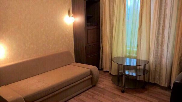 Фото: Сдаётся изолированная комната общей площадью 12м кв. В двух комнатной квартире. По улице Паперника Метро Рязанский проспект . До метро пешочком мин 5. Комната уютная. Оплата 20000 руб (счетчики:вода и свет). В соседней комнате проживаю Я с другом . Два дружелюбных парня. Будем рады хорошим людям , чистоплотным и порядочным. Добро пожаловать.<br> Краюшкин