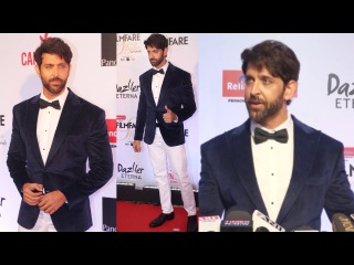 Handsome Hunk Hrithik Roshan At Filmfare Glamour and Style Awards 2017 Red Carpet
