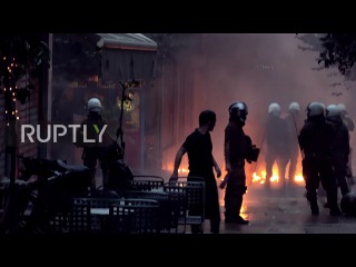 Greece: Police under fire in Athens demo