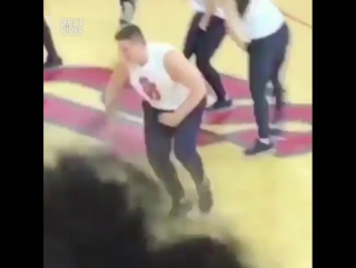 Записался в чирлидерши