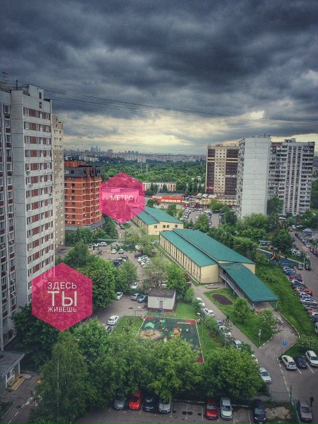 Собственник разыскивает соседку <br><br>Изолированная комната в 2к квартире. <br>Сдается второй раз. <br><br>(( Хочешь узнать как у меня живётся <br> <br>Напиши бывшей съемщице в ЛС )) <br><br>Итак ! <br><br>Если ты : <br>-Молодая девушка без детей и домашних животных. <br>-Уважаешь чужое личное пространство <br>-Не куришь <br>-Не разбрасываешь свои прокладки и грязное нижнее белье по квартире <br>-Готова разделить тяготы уборки квартиры поровну, <br>-То тебе сюда! <br>. <br>Что в квартире: <br>(9-й этаж 17-ти этажного дома. Живут приличные люди. На первом этаже Управа района) <br>-WI-FI <br>-Свч <br>-Стиралка <br>-Холодильник <br>-Плита с духовкой <br>-Мультиварка <br>-Гладильная доска <br>-Утюг <br><br>В твоей комнате: <br><br>-Просторная 2спальная кровать <br>-Большой шкаф <br>-Комод с зеркалом <br>-Стол и стул <br>-2прикроватные тумбочки <br>-Стеллаж под ТВ и разные разности <br><br>Локейшн: <br><br>Уютный зеленый район (смотри прикреплённое видео) <br>В минуте пешком роскошный Царицынский парк <br>В паре минут пешком: <br><br>-Сетевой салон красоты <br>-Фитнес клуб <br>-Супермаркеты <br>-Сбербанк <br>-Два велопроката <br>-Станция метро Орехово <br><br>На соседней станции метро: <br>-Два крупных ТЦ+ Автобус 10 мин до ТЦ VEGAS <br>-Кинотеатр <br>-Бассейн <br>-Крытый каток <br><br>Кто твой сосед <br>-Собственник. <br>-Взрослый адекватный парень уважающий чужое личное пространство. <br>-Люблю и умею готовить. <br>-Не переношу запах сигарет. <br>-После 23*00 в квартире тихий час. <br><br>Цена: <br>24к/месяц + 10к депозит и можешь заезжать. <br>Оплата фиксированная. <br>Никаких коммуналок платить не надо. <br>За интернет платить не надо. <br>Агенты в грубой форме пойдут лесом. <br>При осмотре уместен торг. <br><br>Whatsap 8-926-935-16-84 <br><br>Мобильный 8-977-273-79-23<br>Михаил - фото Фото: Собственник разыскивает соседку <br><br>Изолированная комната в 2к квартире. <br>Сдается второй раз. <br><br>(( Хочешь узнать как у меня живётся <br> <br>Напиши бывшей съемщице в ЛС )) <br><br>Итак ! <br><br>Если ты : <br>-Молодая девушка без детей и домашних животных. <br>-Уважаешь чужое личное пространство <br>-Не куришь <br>-Не разбрасываешь свои прокладки и грязное нижнее белье по квартире <br>-Готова разделить тяготы уборки квартиры поровну, <br>-То тебе сюда! <br>. <br>Что в квартире: <br>(9-й этаж 17-ти этажного дома. Живут приличные люди. На первом этаже Управа района) <br>-WI-FI <br>-Свч <br>-Стиралка <br>-Холодильник <br>-Плита с духовкой <br>-Мультиварка <br>-Гладильная доска <br>-Утюг <br><br>В твоей комнате: <br><br>-Просторная 2спальная кровать <br>-Большой шкаф <br>-Комод с зеркалом <br>-Стол и стул <br>-2прикроватные тумбочки <br>-Стеллаж под ТВ и разные разности <br><br>Локейшн: <br><br>Уютный зеленый район (смотри прикреплённое видео) <br>В минуте пешком роскошный Царицынский парк <br>В паре минут пешком: <br><br>-Сетевой салон красоты <br>-Фитнес клуб <br>-Супермаркеты <br>-Сбербанк <br>-Два велопроката <br>-Станция метро Орехово <br><br>На соседней станции метро: <br>-Два крупных ТЦ+ Автобус 10 мин до ТЦ VEGAS <br>-Кинотеатр <br>-Бассейн <br>-Крытый каток <br><br>Кто твой сосед <br>-Собственник. <br>-Взрослый адекватный парень уважающий чужое личное пространство. <br>-Люблю и умею готовить. <br>-Не переношу запах сигарет. <br>-После 23*00 в квартире тихий час. <br><br>Цена: <br>24к/месяц + 10к депозит и можешь заезжать. <br>Оплата фиксированная. <br>Никаких коммуналок платить не надо. <br>За интернет платить не надо. <br>Агенты в грубой форме пойдут лесом. <br>При осмотре уместен торг. <br><br>Whatsap 8-926-935-16-84 <br><br>Мобильный 8-977-273-79-23<br>Михаил
