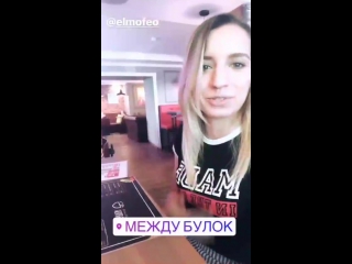 Трахает гнусную чертовку между булок Трахает гнусную чертовку между булок