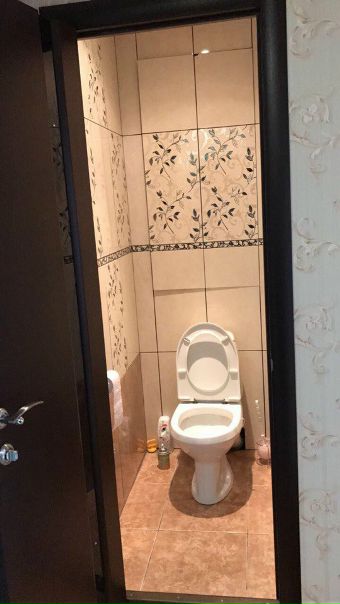 Фото: Сдам комнату в двух комнатной кв, Одинцовский район МКР Новая Трехгорка Чистяковой 58. в одной комнате живу сам. снимаю, собственники о сдаче в курсе. в комнате минимум, только все необходимое ни чего лишнего. (комп стол, стул, диван с двуспальным матрасом если разложить, шкаф для одежды, и шкаф для мелочей).<br>Рассмотрю чистоплотного парня или чистоплотную девушку от 22 до 34 лет, основное время работаю с 8.00 до 19.00 на работе. на электричке до белорусской 15-20 мин. могу с утра подвозить до станции. цена 15500 все включено. или 14.500 + счетчики свет вода и интернет. пишите в личку или по телефону 89257244430.