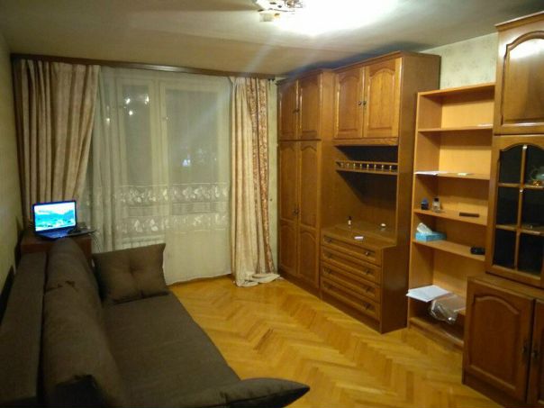 Фото: Москва!!! Подселение в 2-к квартиру,комната 17 кв.м изолирована, рядом с метро Таганская, Римская, Пролетарская пешком 7 мин. Рассмотрю вариант заселения 1-2 человека. В другой комнате проживает молодой парень, который почти не бывает дома, работает в выходные и до позднего часа. Все есть для проживания. В квартире не евро ремонт, но все чисто, с техникой и хорошей сантехникой. Исключительно славяни и люди которые любят чистоту и порядок, платёжеспособные,без вредных привычек ,непьющие и не курящие, не шумные, в общем должны быть адекватные люди.<br>Цена 22 500 вместе с коммуналкой, депозит 15 000.<br>89162531057 Вадим