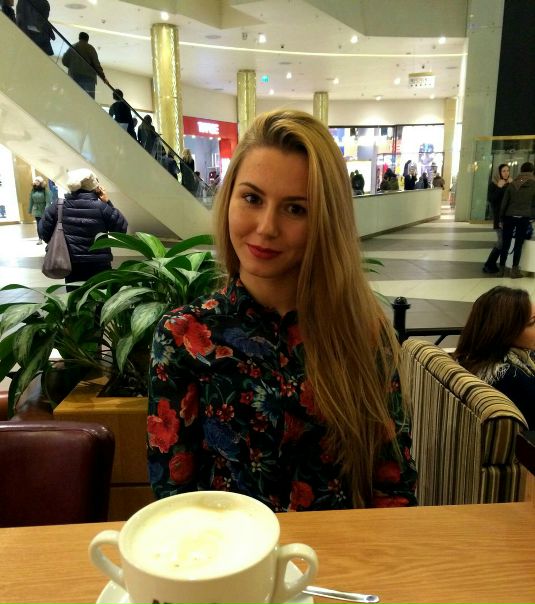 День добрый!<br>Ищу комнату (не проходную!) в 2, 3-комнатной квартире.<br> Территориально: в приоритете зелёная ветка от ст.м.Сокол до ст.м.Кантемировская + станции, обозначенные на фото ниже, но рассмотрю и другие варианты с одной пересадкой на зелёную ветку.<br> От квартиры жду нормальной обстановки без пыльных ковров и насекомых. <br> В соседях хотелось бы видеть только лиц женского пола, желательно молодых современных, чистоплотных и аккуратных девушек. Желательно и не курящих, ну или чтобы не было запаха табака в квартире, а также без ночных тус.<br> Мне 22 года. Работаю в стабильной компании. Оплата за проживание всегда вовремя. Чистоту поддерживаю. Не курю.<br> Что касается стоимостного вопроса- до 23 тысяч в месяц. <br>В приоритете предложения с заселением в сентябре 2017)<br><br>Пишите, отвечаю оперативно. Спасибо!)<br> Пряженцева - фото Фото: День добрый!<br>Ищу комнату (не проходную!) в 2, 3-комнатной квартире.<br> Территориально: в приоритете зелёная ветка от ст.м.Сокол до ст.м.Кантемировская + станции, обозначенные на фото ниже, но рассмотрю и другие варианты с одной пересадкой на зелёную ветку.<br> От квартиры жду нормальной обстановки без пыльных ковров и насекомых. <br> В соседях хотелось бы видеть только лиц женского пола, желательно молодых современных, чистоплотных и аккуратных девушек. Желательно и не курящих, ну или чтобы не было запаха табака в квартире, а также без ночных тус.<br> Мне 22 года. Работаю в стабильной компании. Оплата за проживание всегда вовремя. Чистоту поддерживаю. Не курю.<br> Что касается стоимостного вопроса- до 23 тысяч в месяц. <br>В приоритете предложения с заселением в сентябре 2017)<br><br>Пишите, отвечаю оперативно. Спасибо!)<br> Пряженцева