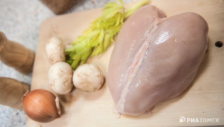 Специалисты нашли сальмонеллу в мясе птицы в магазинах Стрежевого Специалисты нашли сальмонеллу в мясе птицы в магазинах Стрежевого