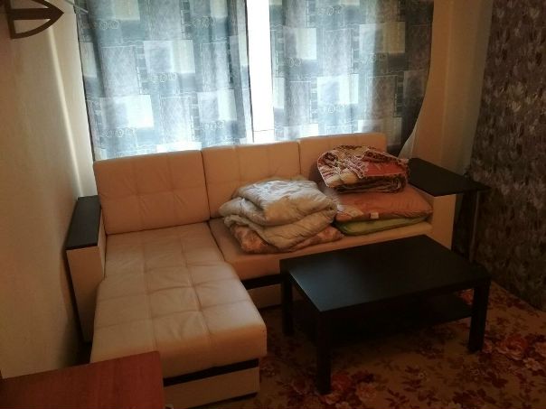 Москва ! <br>Сдаем комнату в уютной 2 х комнатной квартирке М . Бульвар Рокосовского . 20 минут пешком от метро или 5 трамвайных остановок.( 10 мин езды от дома до м Бульвар Роко) или же как альтернатива - на районе очень много трамваев, на многих из которых можно добраться до центра за 20 - 30 минут. <br>В комнате есть большой мягкий раскладной диван, большое зеркало, камоды,телевизор, и разумееться вай-фай! <br>Оплата за проживание - 18000 в месяц ( комуналка и интернет входят) Все удобства есть, туалет - ванна раздельно, в коридоре большой шкаф под верхнюю одежду. В квартире очень тепло и уютно ( 1 этаж 5 этажного кирпичного дома, окна выходят в тихий дворик на милый садик ) <br>Живём втроём - девушка ( доктор - психолог, косметолог) парень (военный) и очаровательная добрая кошечка =) Культурные, добрые душой и легкие в общении=) <br>Для заселения к нам в милые соседи ищем пару или девушку :) Без депозита. Всего лишь внесение чисто символической суммы кошечке на рыбку Все общение с нами лично в ЛС) <br>Заселение с 30 ноября ! Ждем сообщений! И милых людей с кем встретим Новый Год )))Кстати в качестве бонуса, поможем украсить комнату к НГ , так как увлекаемся дизайном. <br>Комнату можно посмотреть в любой день утром или вечером когда мы дома! ;) <br>Ждем письма . Ваша Снегурочка и Дедушка Мороз - фото Фото: Москва ! <br>Сдаем комнату в уютной 2 х комнатной квартирке М . Бульвар Рокосовского . 20 минут пешком от метро или 5 трамвайных остановок.( 10 мин езды от дома до м Бульвар Роко) или же как альтернатива - на районе очень много трамваев, на многих из которых можно добраться до центра за 20 - 30 минут. <br>В комнате есть большой мягкий раскладной диван, большое зеркало, камоды,телевизор, и разумееться вай-фай! <br>Оплата за проживание - 18000 в месяц ( комуналка и интернет входят) Все удобства есть, туалет - ванна раздельно, в коридоре большой шкаф под верхнюю одежду. В квартире очень тепло и уютно ( 1 этаж 5 этажного кирпичного дома, окна выходят в тихий дворик на милый садик ) <br>Живём втроём - девушка ( доктор - психолог, косметолог) парень (военный) и очаровательная добрая кошечка =) Культурные, добрые душой и легкие в общении=) <br>Для заселения к нам в милые соседи ищем пару или девушку :) Без депозита. Всего лишь внесение чисто символической суммы кошечке на рыбку Все общение с нами лично в ЛС) <br>Заселение с 30 ноября ! Ждем сообщений! И милых людей с кем встретим Новый Год )))Кстати в качестве бонуса, поможем украсить комнату к НГ , так как увлекаемся дизайном. <br>Комнату можно посмотреть в любой день утром или вечером когда мы дома! ;) <br>Ждем письма . Ваша Снегурочка и Дедушка Мороз