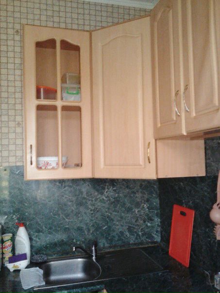 Фото: Срочно сдам 2ю квартиру, 3 этаж, 48 кв. м. Комнаты изолированы. м. Щелковская, ул. 3-я Парковая д.52 к.1 Я собственник. До метро 15 минут пешком. Сдаю на длительный срок платежеспособным людям, желательно семья! В квартире есть всё необходимое холодильник, стиральная машина,плита, телевизор. <br>Цена 35000+ вода и свет! Посредникам не беспокоить!<br> Савинова