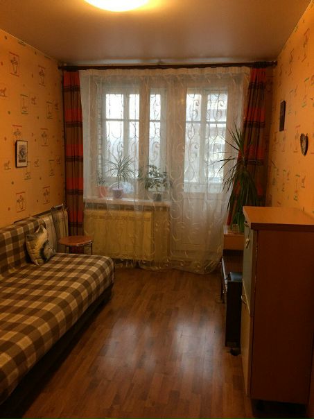 Сдаётся комната девушке (12 кв. м. ) в 2к квартире с хорошей аурой на 5 этаже/9эт. дома. <br>В шаговой доступности от м. Щукинская. <br>В квартире хороший ремонт, комнаты изолированные, раздельный санузел, wi-fi, бытовая техника, общая застекленная лоджия 6 м. В комнате двухспальный диван, шкаф, две тумбочки.<br>Проживание без хозяев, в соседней комнате живу я В квартире поддерживается чистота, тусовки не устраиваются, без животных. <br>Цена 18500 + свет/вода (счётчик). Депозит 19000. Гражданство РФ. Оплата в срок и адекватность обязательны <br>По всем вопросам в лс Беляева и по тел/WhatsApp 89857999232. Агентов просьба не беспокоитьзаселение с 20 декабря. - фото Фото: Сдаётся комната девушке (12 кв. м. ) в 2к квартире с хорошей аурой на 5 этаже/9эт. дома. <br>В шаговой доступности от м. Щукинская. <br>В квартире хороший ремонт, комнаты изолированные, раздельный санузел, wi-fi, бытовая техника, общая застекленная лоджия 6 м. В комнате двухспальный диван, шкаф, две тумбочки.<br>Проживание без хозяев, в соседней комнате живу я В квартире поддерживается чистота, тусовки не устраиваются, без животных. <br>Цена 18500 + свет/вода (счётчик). Депозит 19000. Гражданство РФ. Оплата в срок и адекватность обязательны <br>По всем вопросам в лс Беляева и по тел/WhatsApp 89857999232. Агентов просьба не беспокоитьзаселение с 20 декабря.