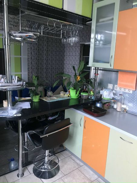 Строчно! Сдается изолированная комната в 3х комнатной квартире! М. Водный стадион (от метро 15-20мин на автобусе) остановка в двух шагах от дома.<br>17000 + к/у (примерно 1500-1700)<br>В квартире проживают две девушки, ищу замену себе, так что предложение только для одной девушки, только РФ!!!<br>С соседками почти не пересекаемся, все в работе. Приятные и милые девушки.<br>Хозяйка чудо, приезжает раз в месяц за оплатой, перед приездом обязательно предупреждает!<br>В квартире всё, что нужно для жизни есть (смотрите фото)<br>Если вы так же как я любите комфорт и уют, то это отличный вариант для Вас!))))<br>Срочно! Заселение 18 февраля!<br>За всей информацией пишите в личные сообщения!<br> Беркутова - фото Фото: Строчно! Сдается изолированная комната в 3х комнатной квартире! М. Водный стадион (от метро 15-20мин на автобусе) остановка в двух шагах от дома.<br>17000 + к/у (примерно 1500-1700)<br>В квартире проживают две девушки, ищу замену себе, так что предложение только для одной девушки, только РФ!!!<br>С соседками почти не пересекаемся, все в работе. Приятные и милые девушки.<br>Хозяйка чудо, приезжает раз в месяц за оплатой, перед приездом обязательно предупреждает!<br>В квартире всё, что нужно для жизни есть (смотрите фото)<br>Если вы так же как я любите комфорт и уют, то это отличный вариант для Вас!))))<br>Срочно! Заселение 18 февраля!<br>За всей информацией пишите в личные сообщения!<br> Беркутова