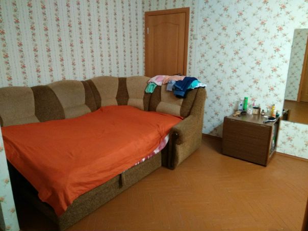 Ищу себе соседку (до 30лет) в комнату 2-х комнатной квартиры (м. Новогиреево, 10 мин пешком). Стоимость 10 тыс.р. + коммуналка на троих. Квартира находится на 2-м этаже пятиэтажного дома. В квартире есть все для комфортного проживания (стиральная машинка, плита, холодильник, микроволновая печь, шкаф), окна все пластиковые. В соседней комнате тоже девочка.<br>О себе: спокойная, чистоплотная, без в/п, в чужое пространство не лезу, работаю 5/2. От будущей соседки хотелось бы того же.<br>По всем вопросам обращаться в лс. - фото Фото: Ищу себе соседку (до 30лет) в комнату 2-х комнатной квартиры (м. Новогиреево, 10 мин пешком). Стоимость 10 тыс.р. + коммуналка на троих. Квартира находится на 2-м этаже пятиэтажного дома. В квартире есть все для комфортного проживания (стиральная машинка, плита, холодильник, микроволновая печь, шкаф), окна все пластиковые. В соседней комнате тоже девочка.<br>О себе: спокойная, чистоплотная, без в/п, в чужое пространство не лезу, работаю 5/2. От будущей соседки хотелось бы того же.<br>По всем вопросам обращаться в лс.
