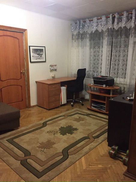 Фото: В связи с тем, что переезжаю в другой город , ищу новую соседку для очень хорошей девушки . <br>2 к квартира, станция м. Кузьминки, до Красной площади доезжала за 21 минуту, от метро до дома 10 минут пешком.<br>Квартира действительно уютная, даже жалко съезжать. <br>Фото могу выслать в личные сообщения, пишите, также отвечу на все вопросы .<br>Цена : 16 тыс (коммунальные услуги включены)<br> Ушакова