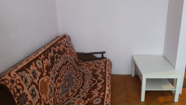 СОБСТВЕННИК БЕЗ КОМИССИЙ!<br>Сдам комнату после ремонта в 3-х комнатной изолированной<br>квартире, на длительный срок.<br>Квартира теплая, очень удобное расположение дома<br>4-остановки от Метро КУНЦЕВСКАЯ. Славянский бульвар. От ж/д<br>станции 3-остановки. Окна выходят в тихий двор. Хорошие<br>соседи. Оплата 18 000 рублей. Рассматривается 1-девушка.<br>Без в/п до 35 лет Славянской внешности! или 1-молодой<br>человек. Своя мебель обговаривается. Агентам Просьба Не Звонить. Отвечаю с 12:00 Т 8 925 931 16 77 - фото Фото: СОБСТВЕННИК БЕЗ КОМИССИЙ!<br>Сдам комнату после ремонта в 3-х комнатной изолированной<br>квартире, на длительный срок.<br>Квартира теплая, очень удобное расположение дома<br>4-остановки от Метро КУНЦЕВСКАЯ. Славянский бульвар. От ж/д<br>станции 3-остановки. Окна выходят в тихий двор. Хорошие<br>соседи. Оплата 18 000 рублей. Рассматривается 1-девушка.<br>Без в/п до 35 лет Славянской внешности! или 1-молодой<br>человек. Своя мебель обговаривается. Агентам Просьба Не Звонить. Отвечаю с 12:00 Т 8 925 931 16 77