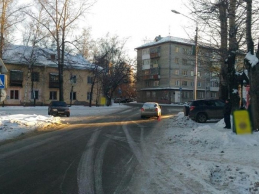 Иномарка сбила подростка на улице Артема в Томске Иномарка сбила подростка на улице Артема в Томске