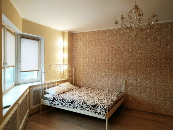 ПОСУТОЧНО от СОБСТВЕННИКА 1к.кв. 49 м2. <br>Квартира расположена у метро Академическая, ближайшие станции Политехническая (20 мин. пешком или 5 минут на маршрутке) и Гражданский проспект (7 минут на транспорте). Остановки трамвая, троллейбусов, автобусов, маршруток перед домом. В 5 минутах ходьбы торговый центр Академ-Парк, кинотеатр, рестораны, бары, аптеки, банки, парк Политехнического университета. <br>Новый дом комфорт-класса, видеонаблюдение, охраняемая и бесплатная парковка. Чистая и светлая парадная, в которую не страшно заходить.<br> Свежий ремонт, вся техника: телевизор, посудомоечная и стиральная машины, варочная панель, Wi-fi, чайник, фен, утюг. Застекленный балкон, шкаф-купе, двуспальная кровать и раскладной двуспальный диван. Спальных мест 2+2. <br>Цена от 1300/сутки, в зависимости от количества человек и конкретных дат, обсуждается индивидуально в ЛС или по телефону. Есть документ о собственности, не агентство, без комиссии. - фото Фото: ПОСУТОЧНО от СОБСТВЕННИКА 1к.кв. 49 м2. <br>Квартира расположена у метро Академическая, ближайшие станции Политехническая (20 мин. пешком или 5 минут на маршрутке) и Гражданский проспект (7 минут на транспорте). Остановки трамвая, троллейбусов, автобусов, маршруток перед домом. В 5 минутах ходьбы торговый центр Академ-Парк, кинотеатр, рестораны, бары, аптеки, банки, парк Политехнического университета. <br>Новый дом комфорт-класса, видеонаблюдение, охраняемая и бесплатная парковка. Чистая и светлая парадная, в которую не страшно заходить.<br> Свежий ремонт, вся техника: телевизор, посудомоечная и стиральная машины, варочная панель, Wi-fi, чайник, фен, утюг. Застекленный балкон, шкаф-купе, двуспальная кровать и раскладной двуспальный диван. Спальных мест 2+2. <br>Цена от 1300/сутки, в зависимости от количества человек и конкретных дат, обсуждается индивидуально в ЛС или по телефону. Есть документ о собственности, не агентство, без комиссии.