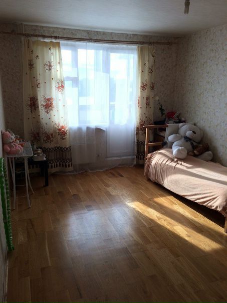 Ищем соседку, девочку! <br>Сдаём с 15 сентября на длительный срок комнату в двухкомнатной квартире в Москве на ст. м. Печатники. В соседней комнате живет девушка. <br>В комнате имеется диван, шкаф, столик. В самой квартире есть все необходимое для жизни: раздельный санузел, кухня со всей необходимой бытовой техникой, стиралка, интернет. Продуктовые магазины в шаговой доступности. Путь до метро составляет ~7-10 мин пешком Квартира светлая, находится на 16 этаже 17ти этажного дома <br>На набережной с видом на всю Москву <br>Цена 13 000 руб. К/у включены в стоимость. Агентов просьба не беспокоить. 89852417732 Татьяна <br>(Пишите в Viber, whats app)<br> Тихомирова - фото Фото: Ищем соседку, девочку! <br>Сдаём с 15 сентября на длительный срок комнату в двухкомнатной квартире в Москве на ст. м. Печатники. В соседней комнате живет девушка. <br>В комнате имеется диван, шкаф, столик. В самой квартире есть все необходимое для жизни: раздельный санузел, кухня со всей необходимой бытовой техникой, стиралка, интернет. Продуктовые магазины в шаговой доступности. Путь до метро составляет ~7-10 мин пешком Квартира светлая, находится на 16 этаже 17ти этажного дома <br>На набережной с видом на всю Москву <br>Цена 13 000 руб. К/у включены в стоимость. Агентов просьба не беспокоить. 89852417732 Татьяна <br>(Пишите в Viber, whats app)<br> Тихомирова