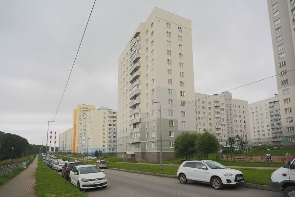 Юкковское шоссе, 8к5<br><br>Продам квартиру в доме 2011 года постройки в экологически чистом районе Парголово. Вокруг лева, парки и озера. Хорошо развитая инфраструктура - школы, сады, магазины. Рядом Мега, выезд на КАД. Дом находится в 15 минутах на транспорте от метро Просвещения, но в черте Санкт-Петербурга, а это городская регистрация.<br>В квартире изолированные комнаты, кухня, раздельный санузел и лоджия. Просторная вместительная прихожая. Из окон квартиры открывается великолепный вид. В парадной на этаже есть своя кладовая.<br>Документы готовы, собственности более 3 лет. Один взрослый собственник. Прямая продажа.<br>4 950 000 - фото Фото: Юкковское шоссе, 8к5<br><br>Продам квартиру в доме 2011 года постройки в экологически чистом районе Парголово. Вокруг лева, парки и озера. Хорошо развитая инфраструктура - школы, сады, магазины. Рядом Мега, выезд на КАД. Дом находится в 15 минутах на транспорте от метро Просвещения, но в черте Санкт-Петербурга, а это городская регистрация.<br>В квартире изолированные комнаты, кухня, раздельный санузел и лоджия. Просторная вместительная прихожая. Из окон квартиры открывается великолепный вид. В парадной на этаже есть своя кладовая.<br>Документы готовы, собственности более 3 лет. Один взрослый собственник. Прямая продажа.<br>4 950 000