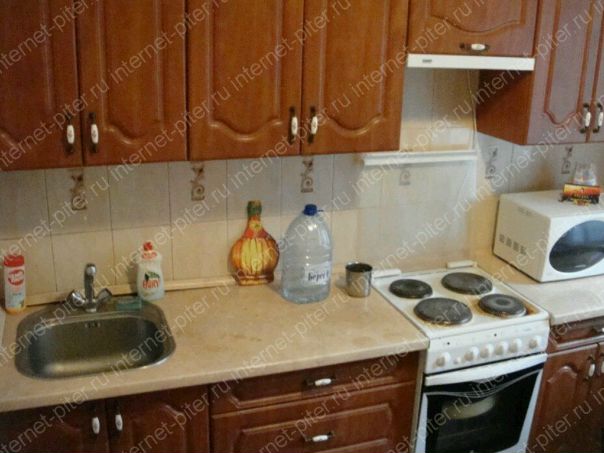 Фото: СПб. Ул. Десантников 20 к.1, сдается 1 к.кв. 40 кв.м., комата 20, кухня 10 кв.м., 5/12 эт. <br>16000+ к.у. залог можно разбить. Комиссия 80%