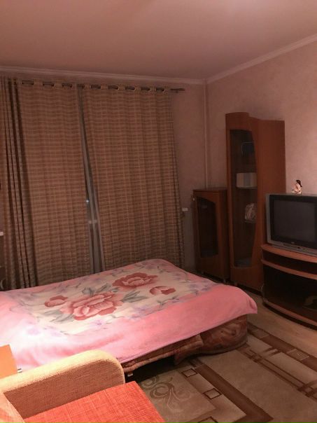Метро Алтуфьево. Подселю к себе девушку в однокомнатную квартиру в пешей доступности от метро (5 минут). В квартире есть все для комфортного проживания: новая стиральная машина, микроволновка, утюг, большой холодильник, кондиционер, телевизор, подключён интернет. На окнах стеклопакеты, недавно делали ремонт, в квартире уютно, большая кухня, хозяева очень приятные люди. <br>Обходится на двоих по 15000 вместе с коммунальными. <br>Пишите в л/с, подселиться можно хоть завтра <br> Мкртчян - фото Фото: Метро Алтуфьево. Подселю к себе девушку в однокомнатную квартиру в пешей доступности от метро (5 минут). В квартире есть все для комфортного проживания: новая стиральная машина, микроволновка, утюг, большой холодильник, кондиционер, телевизор, подключён интернет. На окнах стеклопакеты, недавно делали ремонт, в квартире уютно, большая кухня, хозяева очень приятные люди. <br>Обходится на двоих по 15000 вместе с коммунальными. <br>Пишите в л/с, подселиться можно хоть завтра <br> Мкртчян