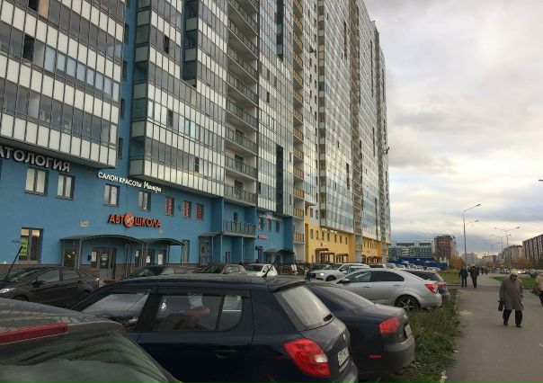Парашютная ул., 44<br><br>Продается хороший инвестиционный проект в густонаселенной части квартала Приморского района.<br>Возможно любое использование (ОСЗ внутри жилого квартала). В ближайшем окружении 4 крупных жилых квартала. Первый этаж 2304 м2 (любое назначение), второй этаж 2304 м2 (также любое назначение, идеально под фитнес-клуб, т.к. в ближайшем окружении их нет).<br>Высота потолков 4 метра, приточно-вытяжная вентиляция, электроэнергии 124 кВт (возможно увеличение). Возможно приобретение только первого этажа! Срок сдачи конец 2018 года.<br>346 мл.руб. - фото Фото: Парашютная ул., 44<br><br>Продается хороший инвестиционный проект в густонаселенной части квартала Приморского района.<br>Возможно любое использование (ОСЗ внутри жилого квартала). В ближайшем окружении 4 крупных жилых квартала. Первый этаж 2304 м2 (любое назначение), второй этаж 2304 м2 (также любое назначение, идеально под фитнес-клуб, т.к. в ближайшем окружении их нет).<br>Высота потолков 4 метра, приточно-вытяжная вентиляция, электроэнергии 124 кВт (возможно увеличение). Возможно приобретение только первого этажа! Срок сдачи конец 2018 года.<br>346 мл.руб.