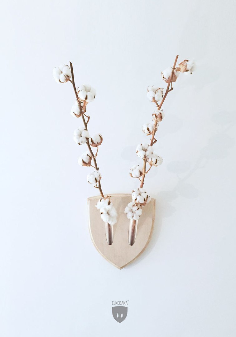 Ikebana (生け花), also referred to as “living flowers”, is an ancient Japanese art of harmonious flower arrangement.