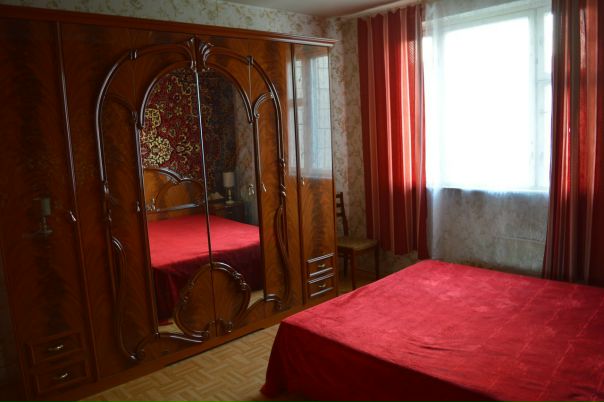 Сдается уютная комната (16 м.кв.) в двушке, 7 этаж панельного дома в Новокосино. До метро 10 мин. неторопливым шагом. <br>В квартире имеется вся необходимая техника: холодильник, плита, стиральная машина, микроволновка и много чего еще. <br>Рядом с домом Салтыковский лесопарк.<br>Рассмотрю одного человека(15 000р) или пару (20 000р), строго славяне.<br>В стоимость включена коммуналка и wifi.<br> Алексеев - фото Фото: Сдается уютная комната (16 м.кв.) в двушке, 7 этаж панельного дома в Новокосино. До метро 10 мин. неторопливым шагом. <br>В квартире имеется вся необходимая техника: холодильник, плита, стиральная машина, микроволновка и много чего еще. <br>Рядом с домом Салтыковский лесопарк.<br>Рассмотрю одного человека(15 000р) или пару (20 000р), строго славяне.<br>В стоимость включена коммуналка и wifi.<br> Алексеев