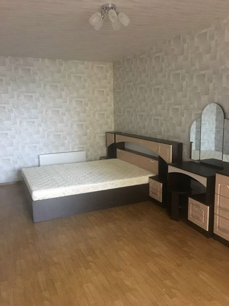 Сдается комната( с балконом) в 3х комнатной квартире, в соседних комнатах проживают две девушки. <br>Ближайшие м. юго-западная, проспект Вернадского, Кунцевская , также можно без проблем добраться до курской, славянского бульвара , ближайший год откроют метро в шаговой доступности .<br>Квартира большая, светлая, уютная, вся необходимая для проживания мебель( новая) ,техника имеется. Мы живём здесь год, до нас квартира ни кому не сдавалась, ремонт с отделкой после задачи дома. <br>Хочется видеть адекватную, спокойную, работающую , аккуратную, девушку , без животных, уважающую личное пространство. <br>В квартире не курим, пьянок гулянок не устраиваем. Удобный район: рядом есть магазины , ТЦ, озеро где в тёплое время все отдыхают и жарят шашлыки ))<br>Оплата - 15000 в мес + коммунальные услуги.+ wi fi( примерно 1000) .<br> Васильева - фото Фото: Сдается комната( с балконом) в 3х комнатной квартире, в соседних комнатах проживают две девушки. <br>Ближайшие м. юго-западная, проспект Вернадского, Кунцевская , также можно без проблем добраться до курской, славянского бульвара , ближайший год откроют метро в шаговой доступности .<br>Квартира большая, светлая, уютная, вся необходимая для проживания мебель( новая) ,техника имеется. Мы живём здесь год, до нас квартира ни кому не сдавалась, ремонт с отделкой после задачи дома. <br>Хочется видеть адекватную, спокойную, работающую , аккуратную, девушку , без животных, уважающую личное пространство. <br>В квартире не курим, пьянок гулянок не устраиваем. Удобный район: рядом есть магазины , ТЦ, озеро где в тёплое время все отдыхают и жарят шашлыки ))<br>Оплата - 15000 в мес + коммунальные услуги.+ wi fi( примерно 1000) .<br> Васильева